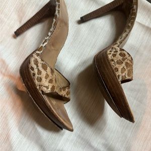 The are lovely vintage mules.